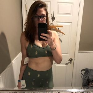 Beyond Yoga matching Pineapple Legging & Bra Set.